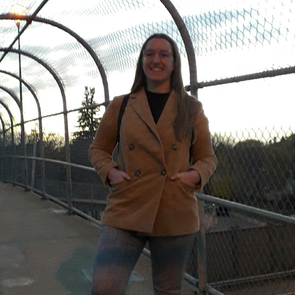 Meet your Posher, Vanessa - Picture 1 of 1